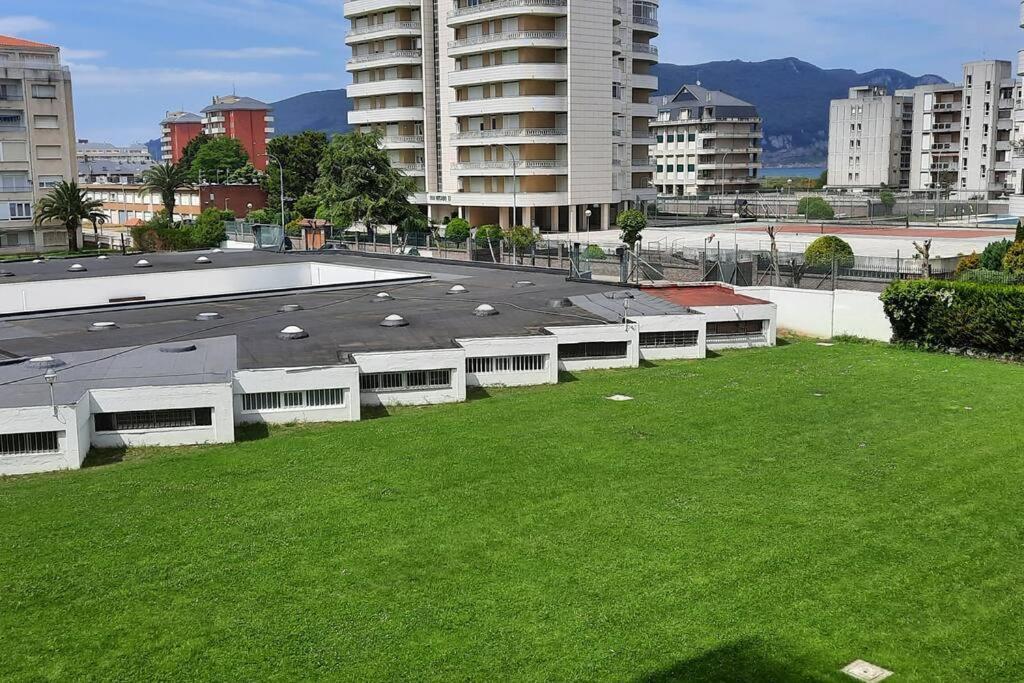 Reformado, A 2Min De Playa, En La Mejor Zona. Apartment Laredo Bagian luar foto